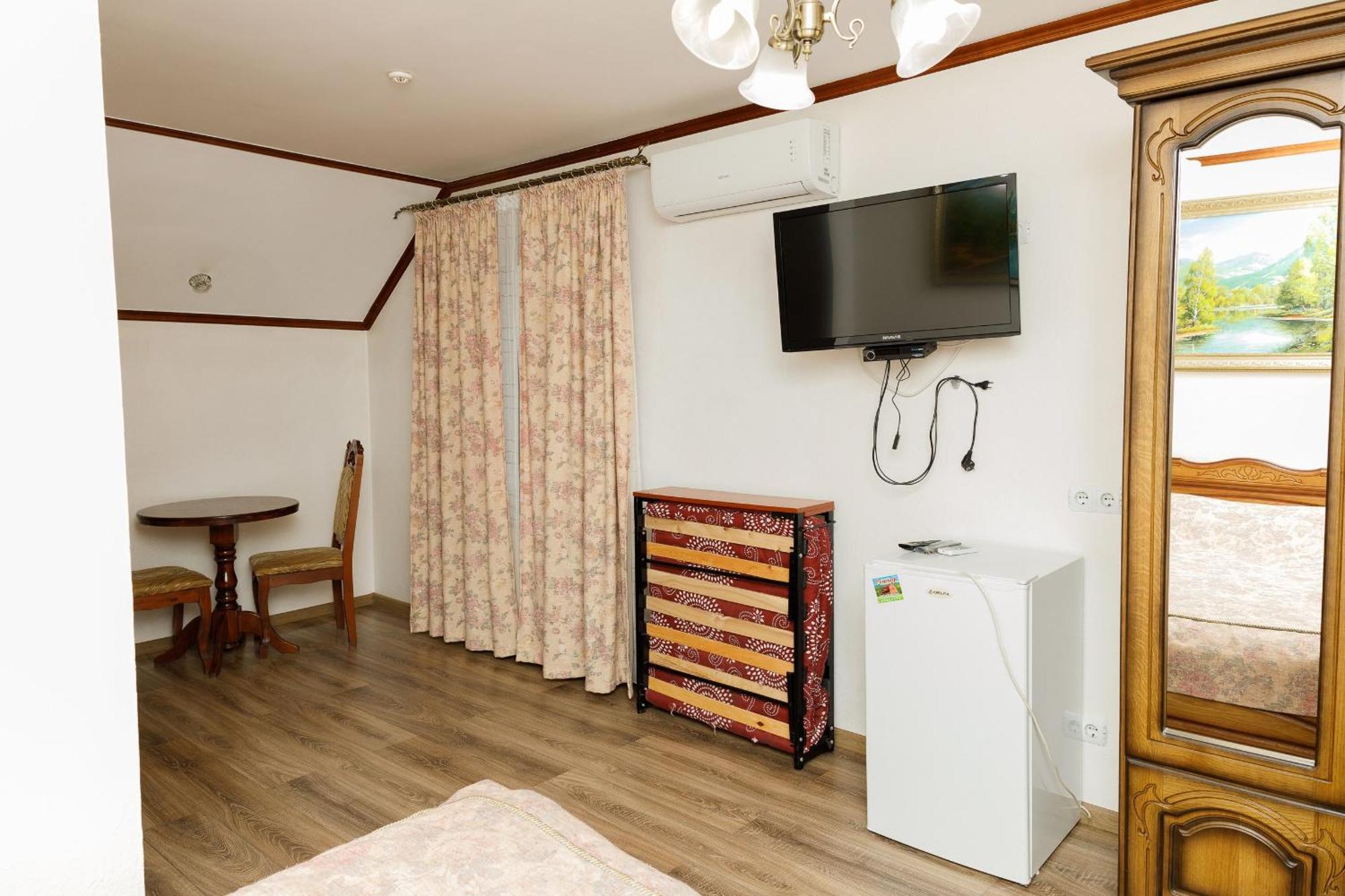 Gostyniy Dvir Synevir Hotel Синевир Екстериор снимка