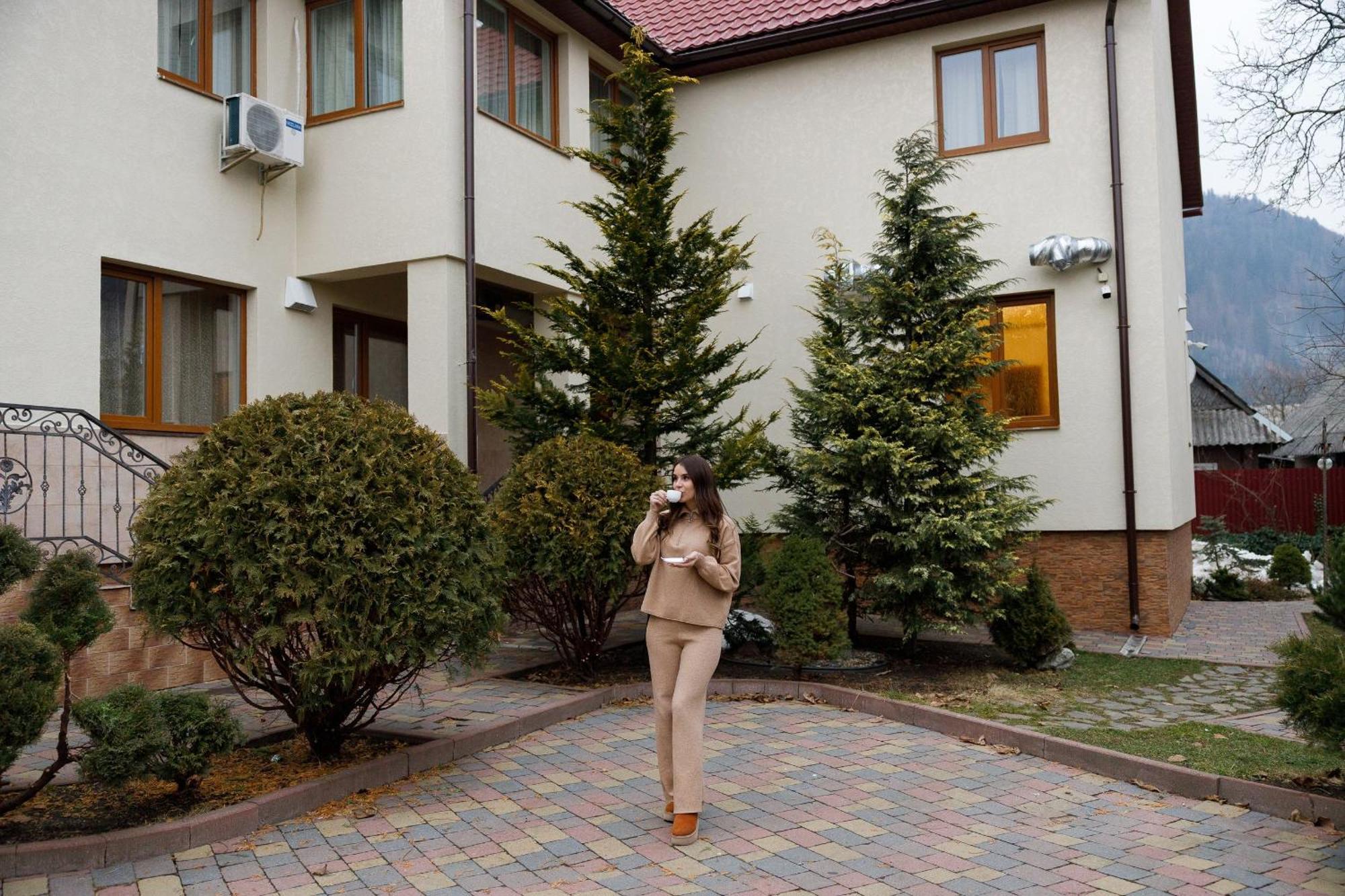 Gostyniy Dvir Synevir Hotel Синевир Екстериор снимка